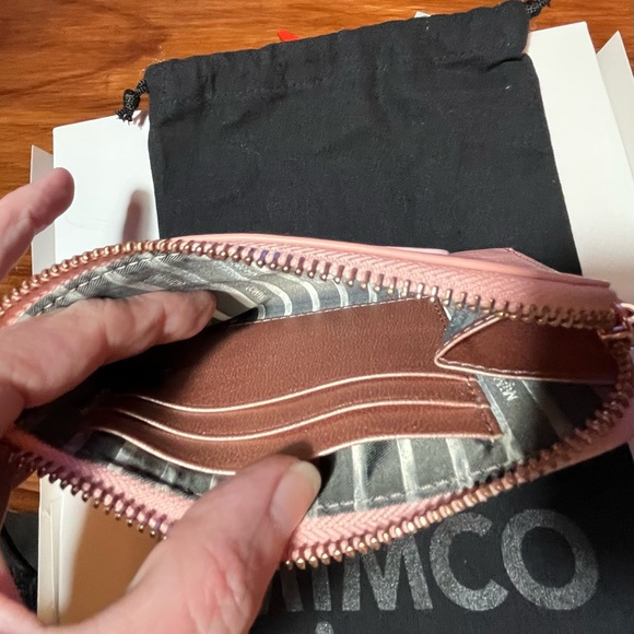 Gorgeous Mimco leather purse and phone pouch - Picture 6 of 7